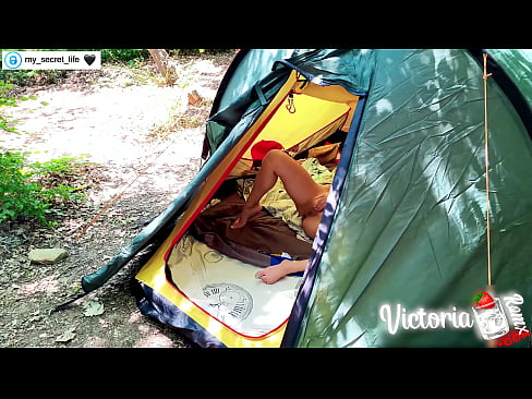 ❤️ Difilmkan di kamera Pria brengsek yang bersemangat dari Orang Asing di dalam tenda Porno pada kami ️❤