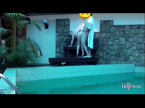 ❤️ Bos mengundang pelayan ke kolam renang, tetapi tidak bisa menahan panas Porno pada kami ️❤