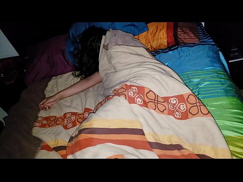 ❤️ Anak tiri memarahi ibu tirinya yang masih muda saat dia tidur. Porno pada kami ️❤